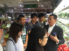 Students are given an introduction to the operations of the City Super Group in Hong Kong by the company’s President, Mr Thomas Woo.